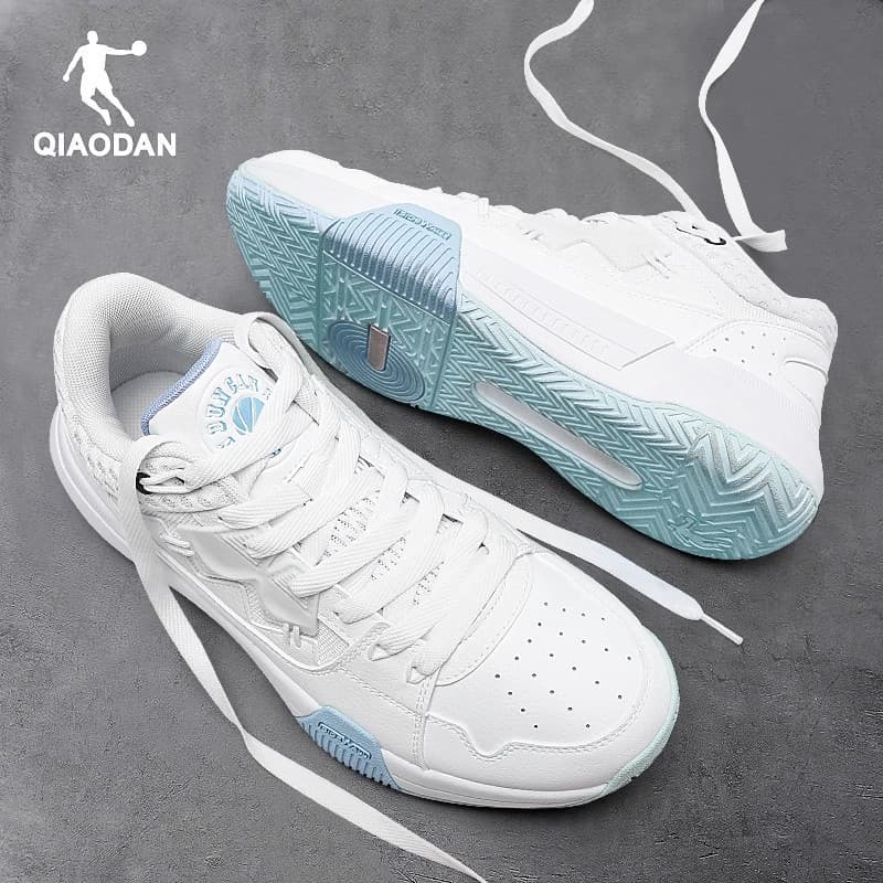 ハイカットスニーカー 人気 バスケットボール 部活 スポーツ グリップ力 安定感 クッション性 耐久性 疲れにくい かっこいい 通気性