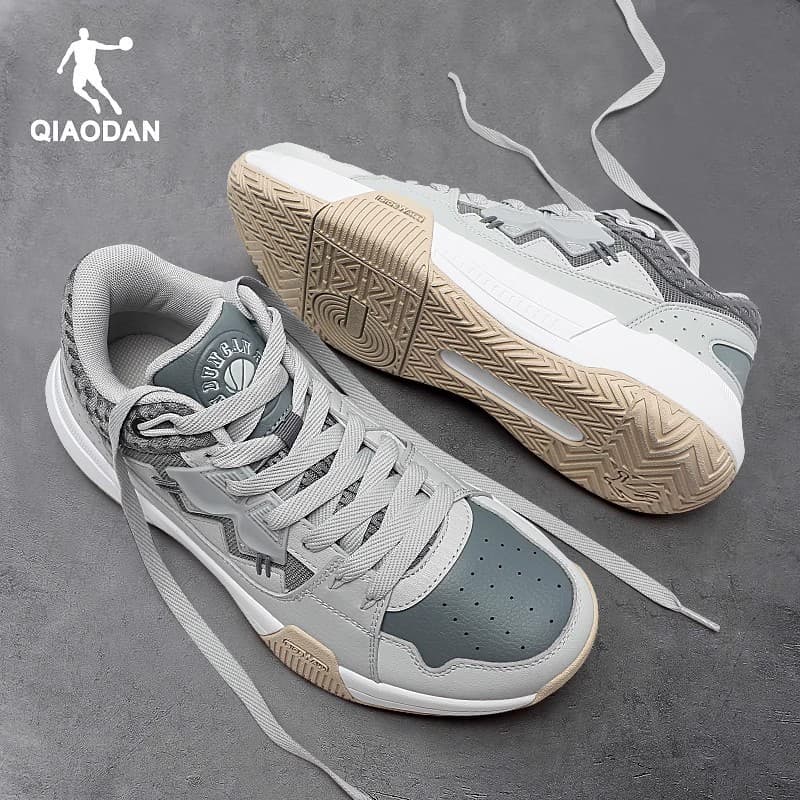 ハイカットスニーカー 人気 バスケットボール 部活 スポーツ グリップ力 安定感 クッション性 耐久性 疲れにくい かっこいい 通気性