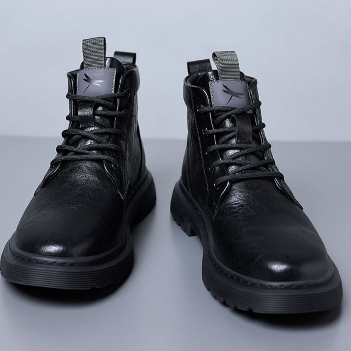 ハイカットスニーカー 定番 本革 耐久性 カジュアル グリップ力 安定感 スタイリッシュ アウトドア 快適歩行 衝撃吸収 かっこいい