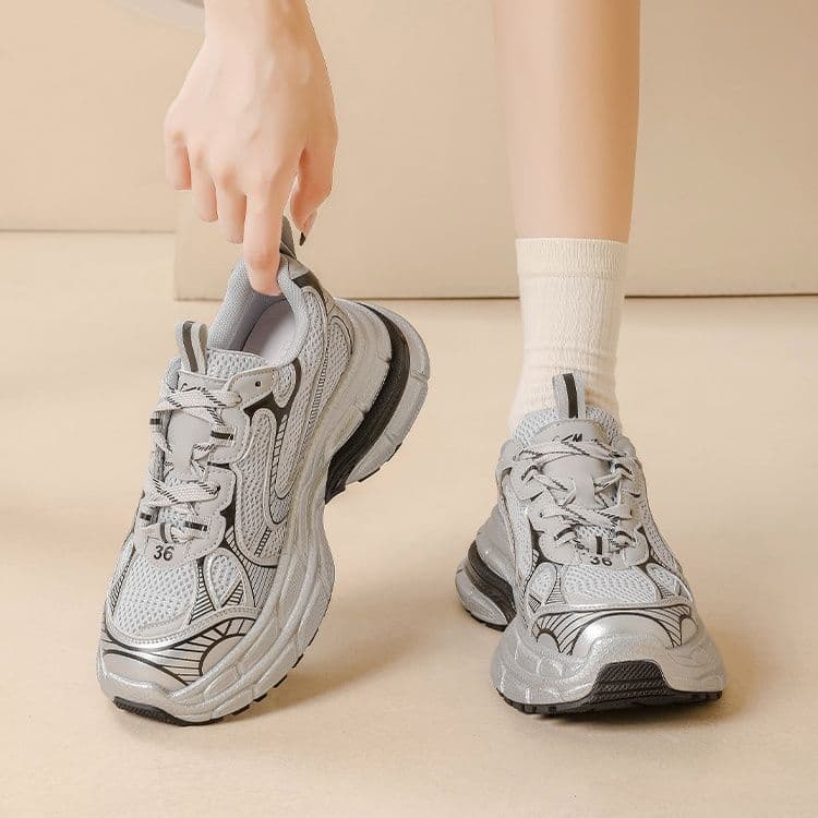 ハイカットスニーカー 部活 スポーツ ランニング 軽快 スポーティー 厚底ソール クッション性 疲れにくい 通気性 メッシュ素材