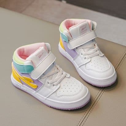 ハイカットスニーカー カジュアル シンプル 可愛い かわいい 目立つ 遊び心 おしゃれ 通気性 履き心地 歩きやすい クッション