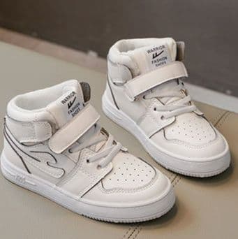 ハイカットスニーカー カジュアル シンプル 可愛い かわいい 目立つ 遊び心 おしゃれ 通気性 履き心地 歩きやすい クッション