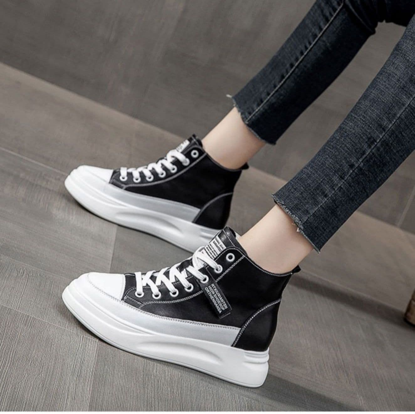 ハイカットスニーカー 好評 スタイルアップ おしゃれ かっこいい シンプル 日常使い デイリーコーデ 歩きやすい クッション