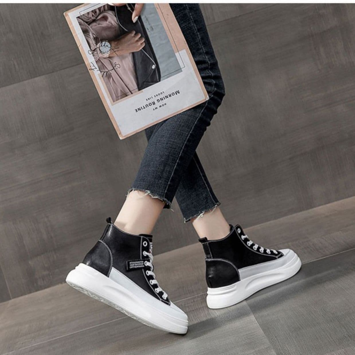ハイカットスニーカー 好評 スタイルアップ おしゃれ かっこいい シンプル 日常使い デイリーコーデ 歩きやすい クッション