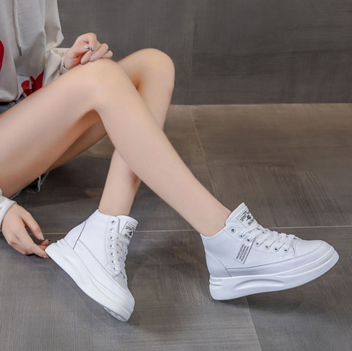 ハイカットスニーカー 好評 スタイルアップ おしゃれ かっこいい シンプル 日常使い デイリーコーデ 歩きやすい クッション