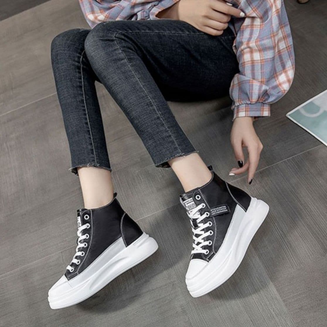 ハイカットスニーカー 好評 スタイルアップ おしゃれ かっこいい シンプル 日常使い デイリーコーデ 歩きやすい クッション