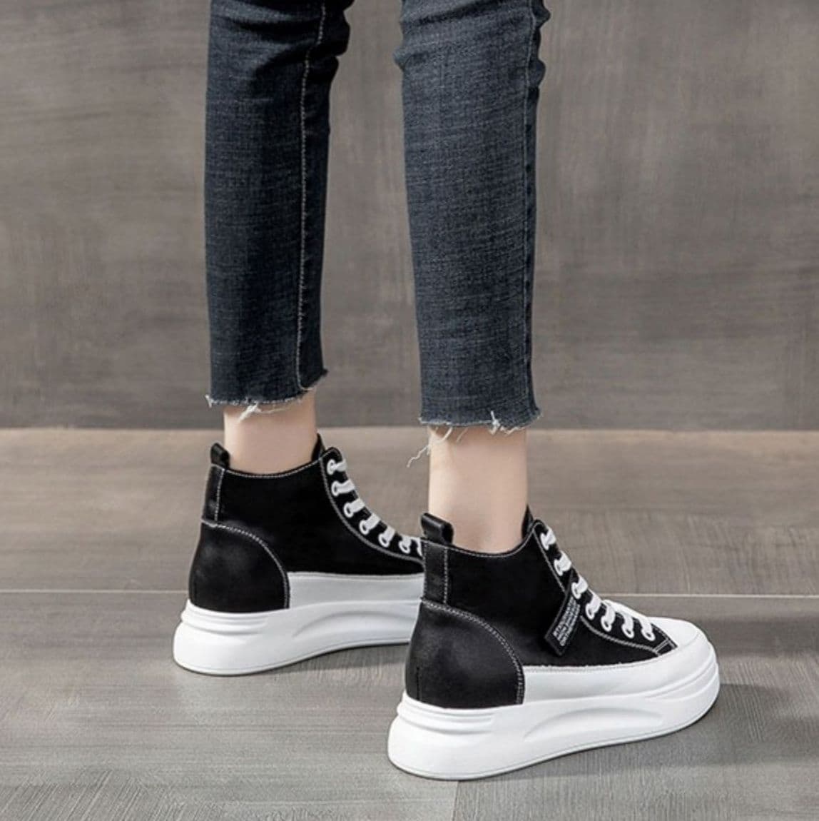 ハイカットスニーカー 好評 スタイルアップ おしゃれ かっこいい シンプル 日常使い デイリーコーデ 歩きやすい クッション