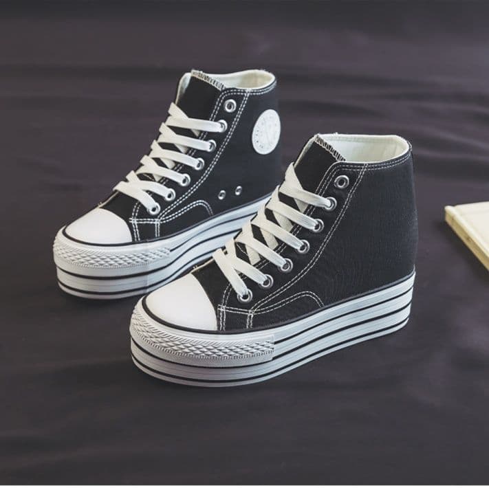 ハイカットスニーカー 脚長効果 厚底靴 ボリュームソール カジュアル シンプル 可愛い デイリーコーデ 伸長効果 歩きやすい クッション