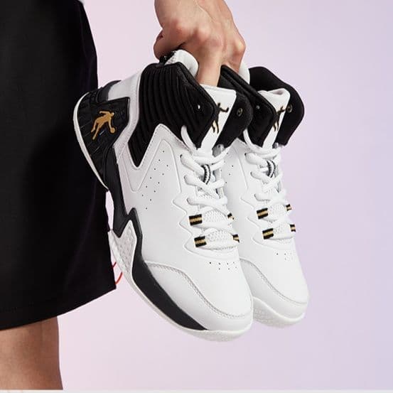 ハイカットスニーカー かっこいい 目立つ 学校 部活 スポーツ ランニング バスケットシューズ 通気性 軽量 衝撃吸収 耐摩耗性