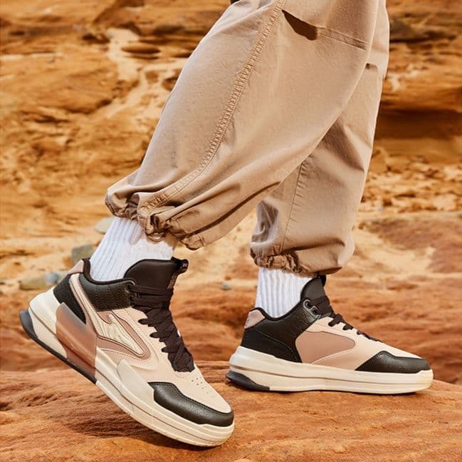 ハイカットスニーカー 疲れにくい スポーツ デイリーユース 耐久性 快適性 安定感 履きやすい 歩きやすい カジュアル シンプル 通気性