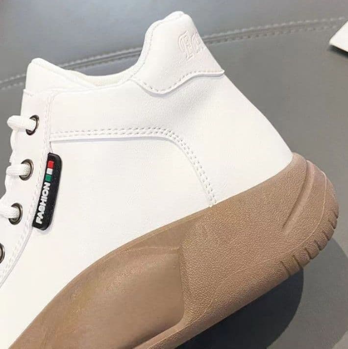 ハイカットスニーカー カジュアル シンプル かわいい スタイリッシュ きれいめ 厚底靴 デイリーユース 日常使い 疲れにくい 安定感