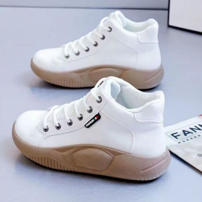 ハイカットスニーカー カジュアル シンプル かわいい スタイリッシュ きれいめ 厚底靴 デイリーユース 日常使い 疲れにくい 安定感