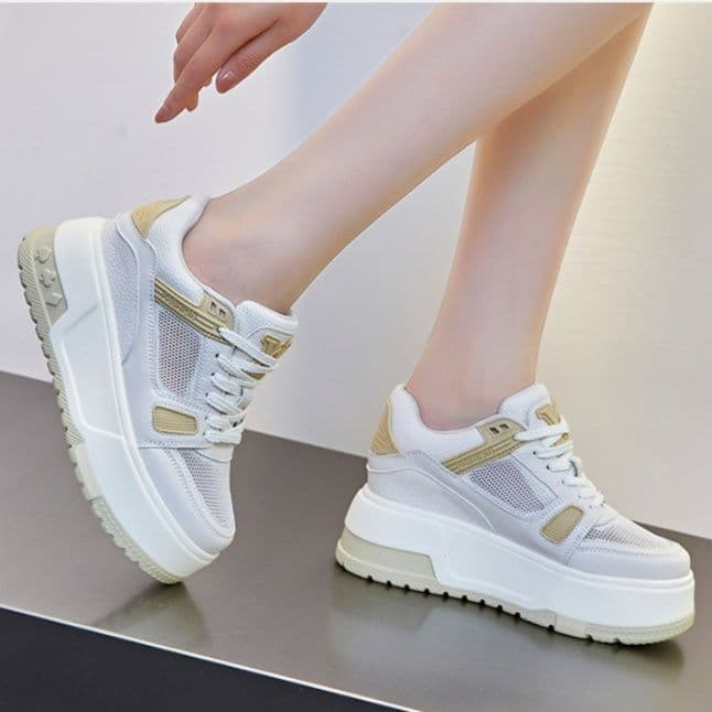 ハイカットスニーカー 厚底デザイン 伸長効果 疲れにくい クッション性 通勤 通学 日常使い デイリーユース 履きやすい 歩きやすい