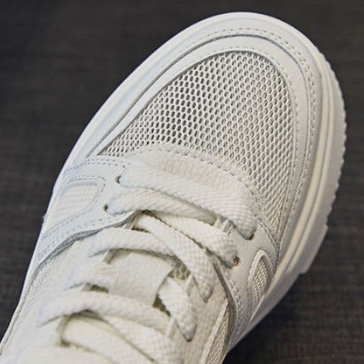 ハイカットスニーカー 厚底デザイン 伸長効果 疲れにくい クッション性 通勤 通学 日常使い デイリーユース 履きやすい 歩きやすい