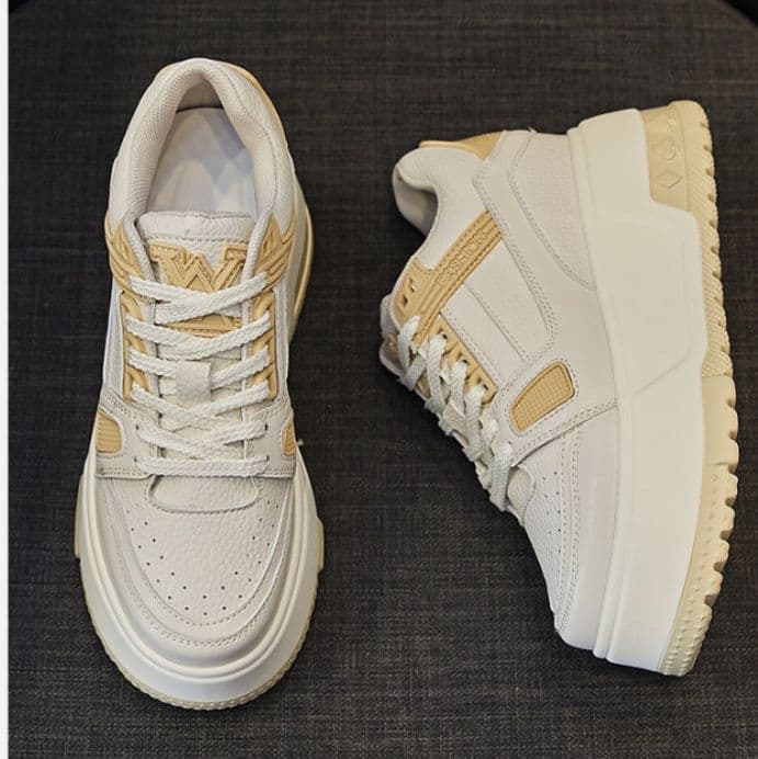 ハイカットスニーカー 厚底デザイン 伸長効果 疲れにくい クッション性 通勤 通学 日常使い デイリーユース 履きやすい 歩きやすい