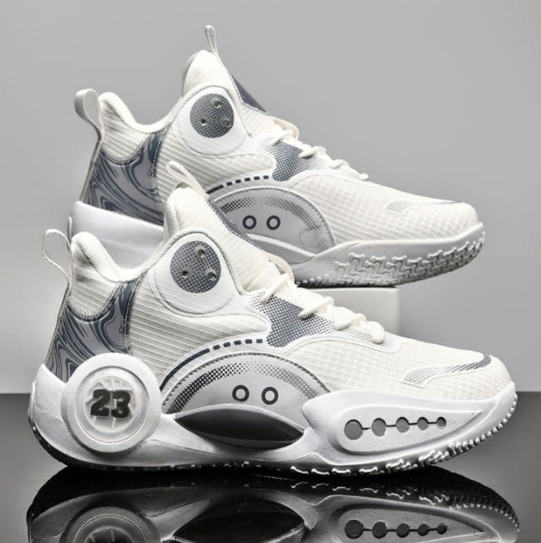 ハイカットスニーカー かっこいい 履きやすい スポーツ カジュアル 通気性 クッション 衝撃吸収 グリップ力 部活 目立つ 疲れにくい