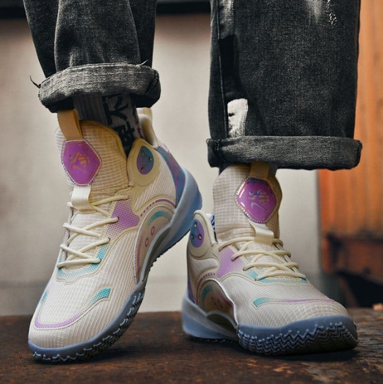 ハイカットスニーカー かっこいい 履きやすい スポーツ カジュアル 通気性 クッション 衝撃吸収 グリップ力 部活 目立つ 疲れにくい