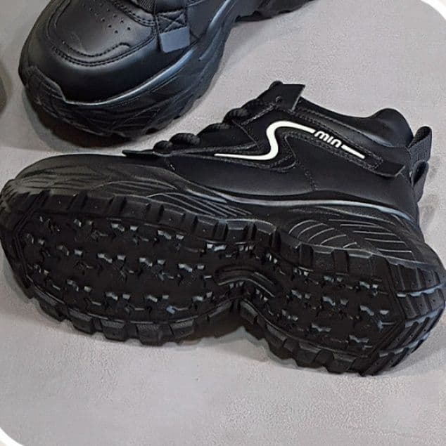 ハイカットスニーカー 厚底 身長アップ効果 安定感 履きやすい 脚長効果 スタイルアップ かわいい 伸長効果 シンプル ボリューム