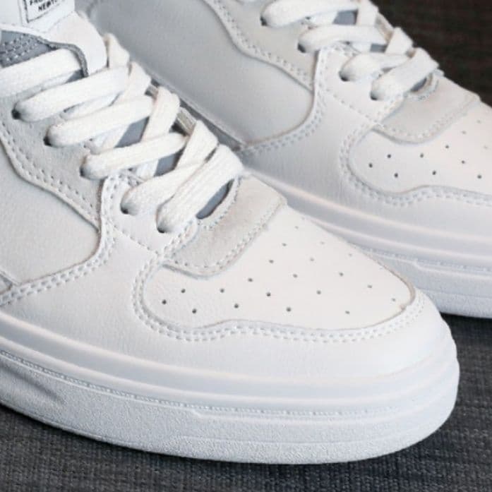 ハイカットスニーカー シンプル カジュアル 安定感 厚底ソール 上質な本革素材 ボリュームソール クッション  衝撃吸収 グリップ力