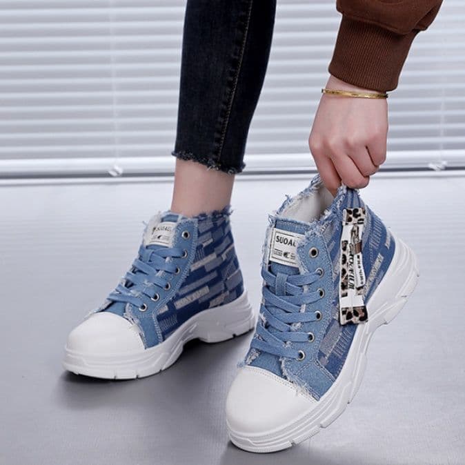 ハイカットスニーカー ダメージデニム 厚底ソール カジュアル デイリーコーデ スタイルアップ かわいい 学校 日常使い 履きやすい