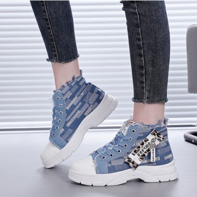 ハイカットスニーカー ダメージデニム 厚底ソール カジュアル デイリーコーデ スタイルアップ かわいい 学校 日常使い 履きやすい