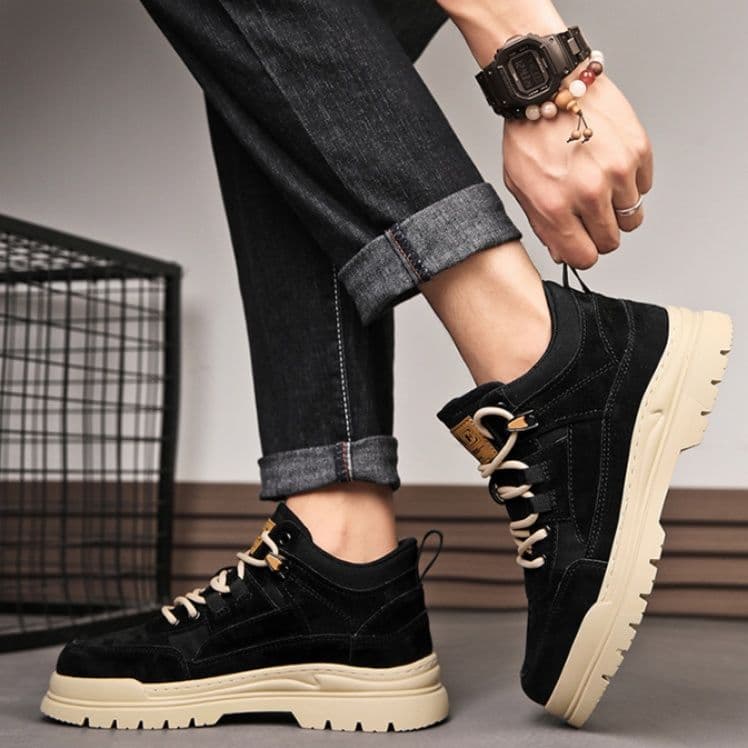 ハイカットスニーカー スエード調 耐久性 厚底ソール 日常使い アウトドア クッション性 グリップ力 スタイリッシュ レースアップデザイン