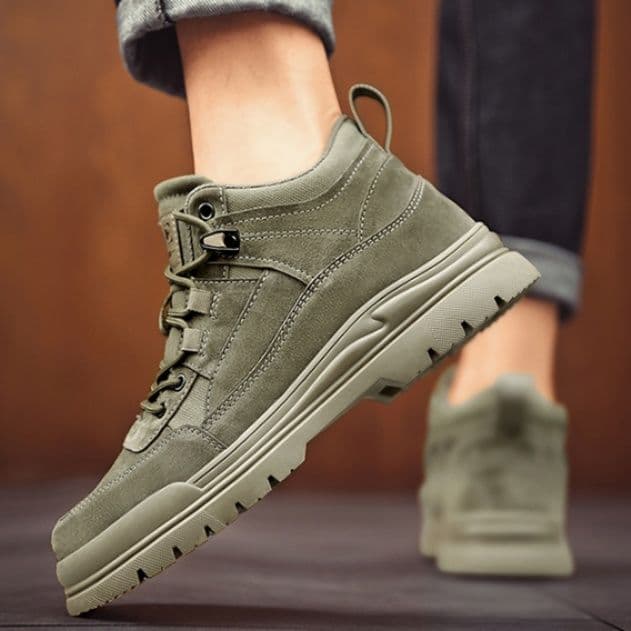 ハイカットスニーカー スエード調 耐久性 厚底ソール 日常使い アウトドア クッション性 グリップ力 スタイリッシュ レースアップデザイン
