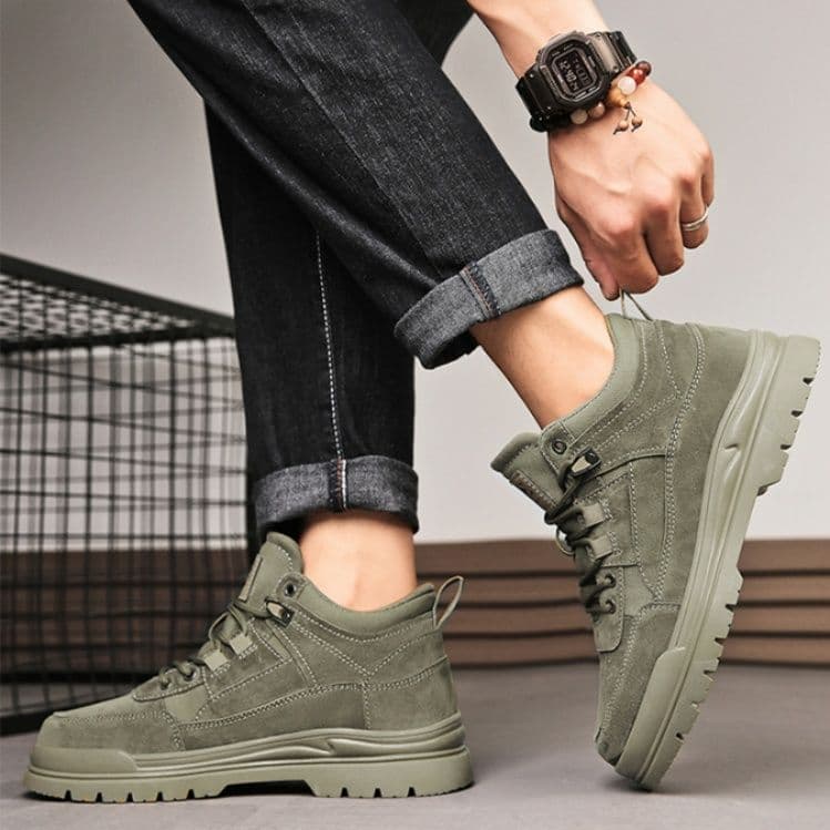 ハイカットスニーカー スエード調 耐久性 厚底ソール 日常使い アウトドア クッション性 グリップ力 スタイリッシュ レースアップデザイン