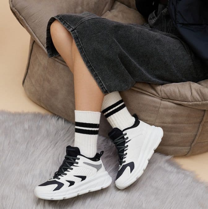 ハイカットスニーカー 定番 ウェーブソール 通気性 スポーティー カジュアル メッシュ素材 疲れにくい 裏ボア仕様 グリップ力 保温性