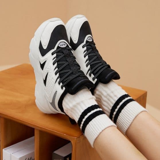 ハイカットスニーカー 定番 ウェーブソール 通気性 スポーティー カジュアル メッシュ素材 疲れにくい 裏ボア仕様 グリップ力 保温性