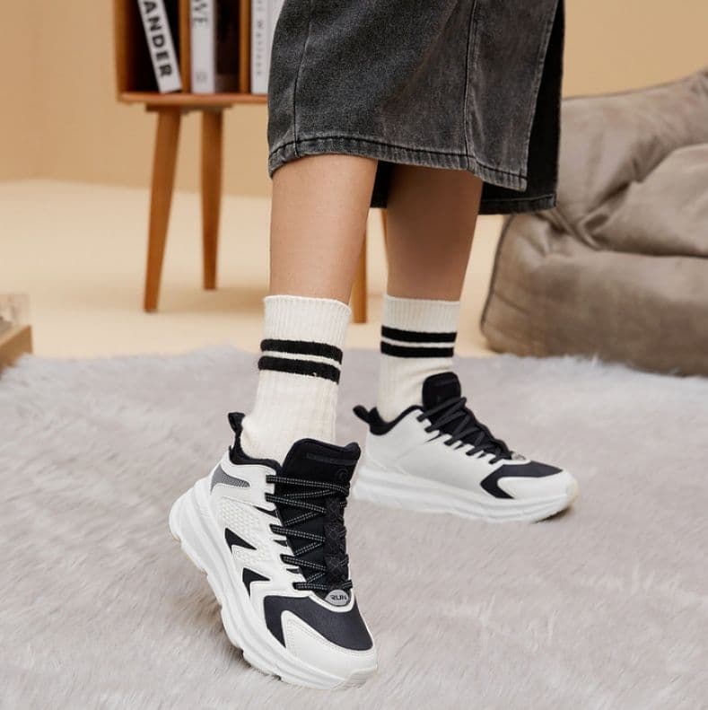 ハイカットスニーカー 定番 ウェーブソール 通気性 スポーティー カジュアル メッシュ素材 疲れにくい 裏ボア仕様 グリップ力 保温性