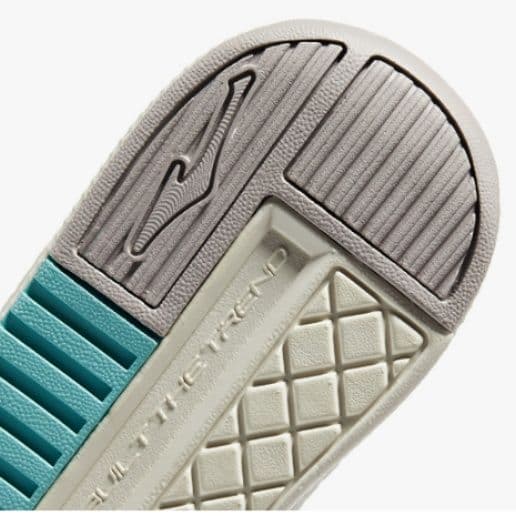 ハイカットスニーカー 和風模様入り 青白 スポーツ 存在感 ボリュームソール カジュアル 目立つ 通勤 通学 デイリーユース 履きやすい