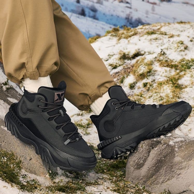 ハイカットスニーカー アウトドア対応 多機能トレッキング 雪 ボリュームソール アクティブ 撥水加工 耐滑 滑り止め加工 防水素材