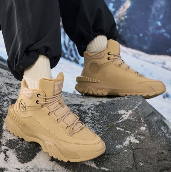 ハイカットスニーカー アウトドア対応 多機能トレッキング 雪 ボリュームソール アクティブ 撥水加工 耐滑 滑り止め加工 防水素材