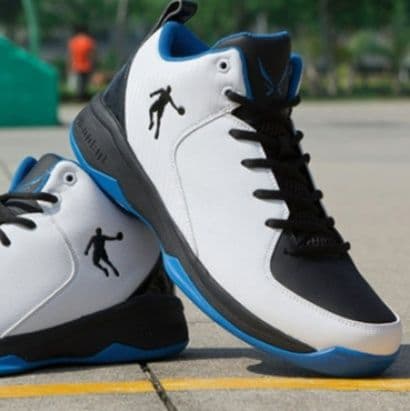 ハイカットスニーカー 快適 バスケットボール スポーツ 部活 学校 軽量 履きやすい 滑り止め 衝撃吸収性 安定感 ボリュームソール