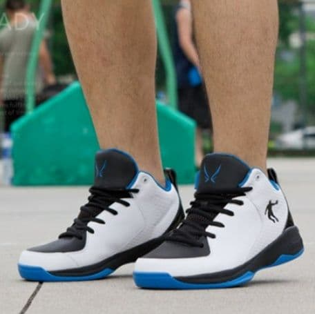 ハイカットスニーカー 快適 バスケットボール スポーツ 部活 学校 軽量 履きやすい 滑り止め 衝撃吸収性 安定感 ボリュームソール