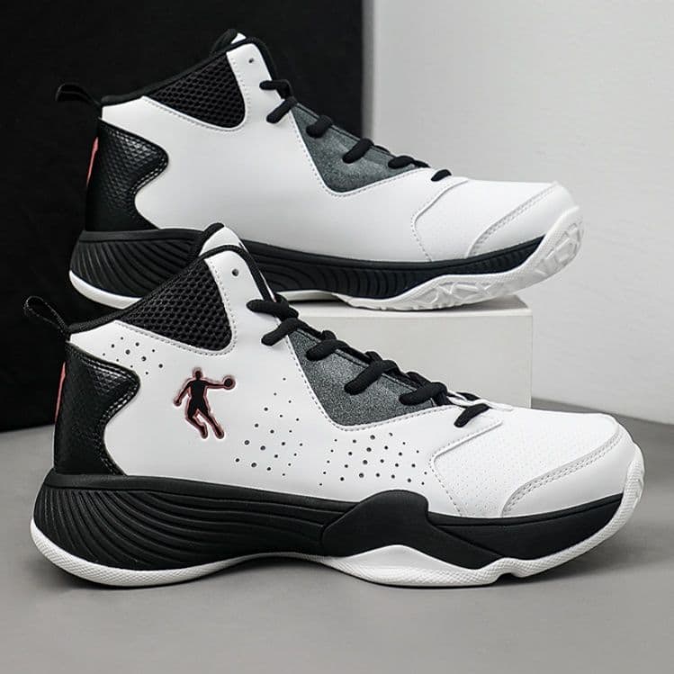 ハイカットスニーカー バスケットボール 高機能 スポーツ 機能性 メッシュ素材 履き心地 安定性 軽量 グリップ力 通気性 かっこいい