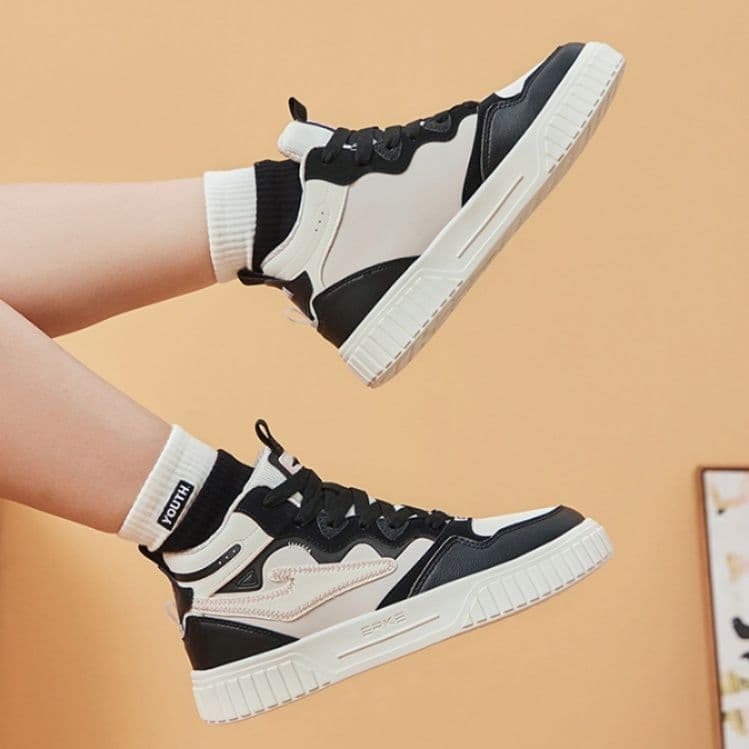 【モノトーン パネル】厚底 ハイカットスニーカー 黒 白 | 波型デザイン ストリート レザー調