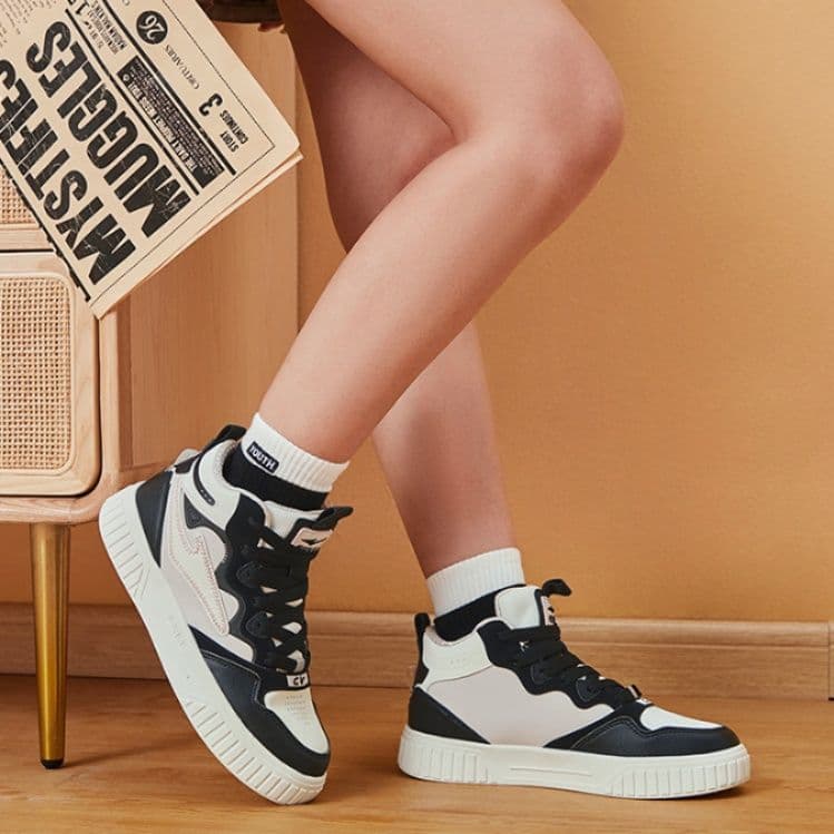 【モノトーン パネル】厚底 ハイカットスニーカー 黒 白 | 波型デザイン ストリート レザー調