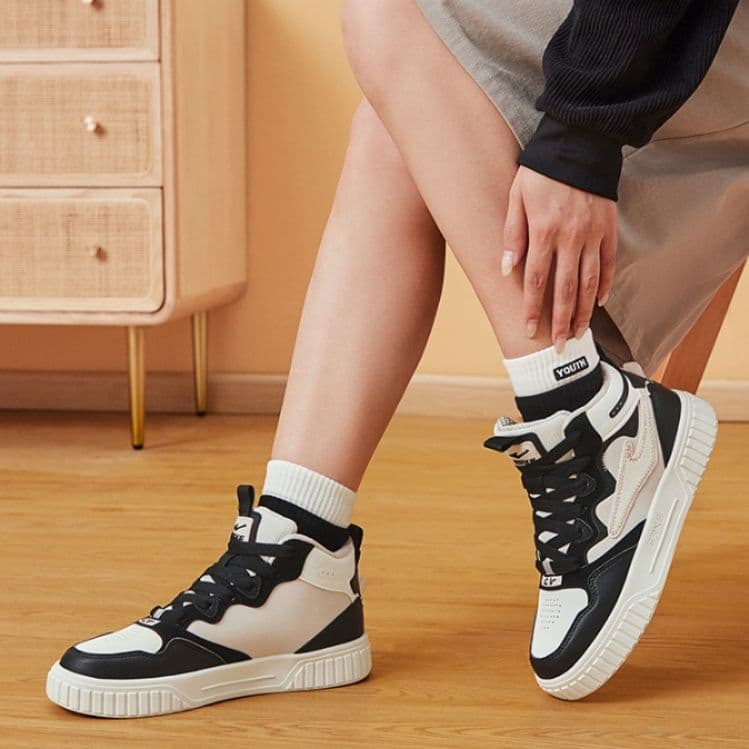 【モノトーン パネル】厚底 ハイカットスニーカー 黒 白 | 波型デザイン ストリート レザー調