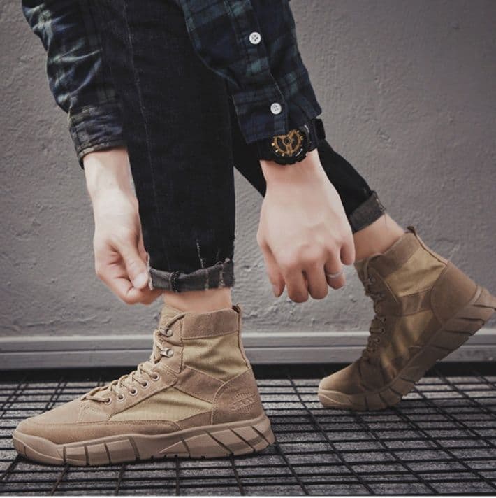 ハイカットスニーカー アウトドア 耐久性 グリップ力 厚底ソール 軽量設計 カジュアルコーデ かっこいい 目立つ 登山 トレッキング