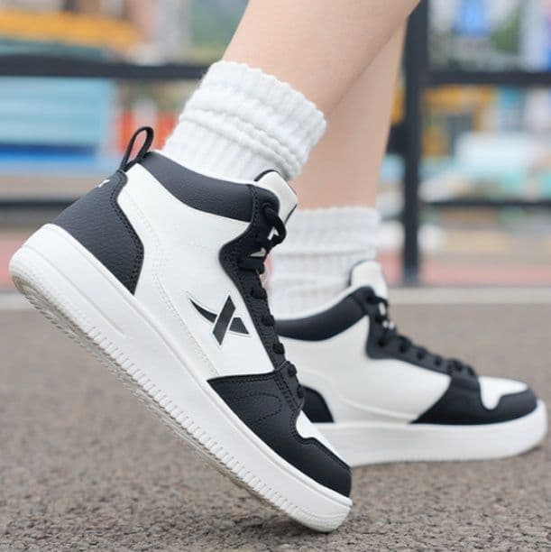 ハイカットスニーカー オールシーズン スタイルアップ かわいい 通学 ランニング 部活 デイリーユース 履きやすい 歩きやすい 安定感