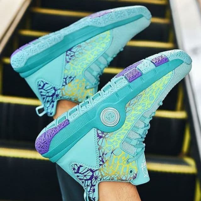 ハイカットスニーカー 定番 部活 バスケットシューズ スポーツ 通学 衝撃吸収性 グリップ力 クッション 安定感 疲れにくい 通気性