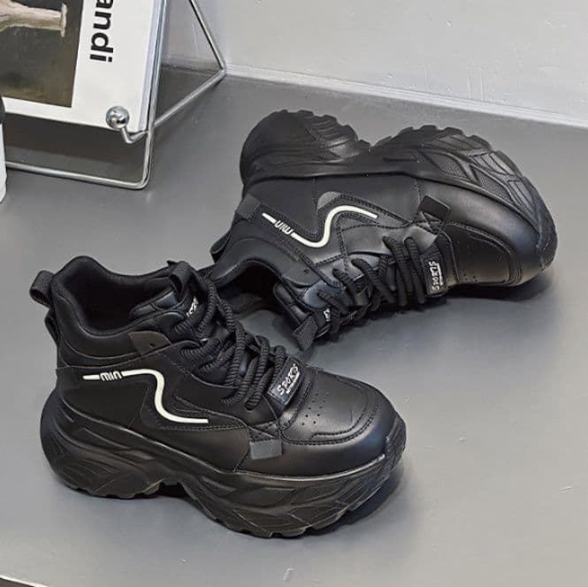 ハイカットスニーカー 厚底 身長アップ効果 安定感 履きやすい 脚長効果 スタイルアップ かわいい 伸長効果 シンプル ボリューム