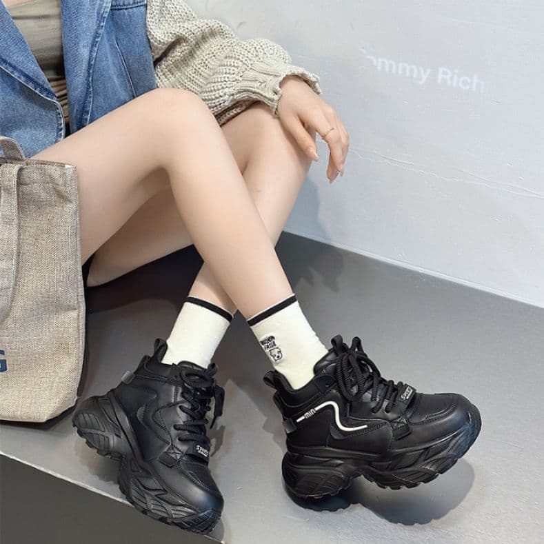 ハイカットスニーカー 厚底 身長アップ効果 安定感 履きやすい 脚長効果 スタイルアップ かわいい 伸長効果 シンプル ボリューム