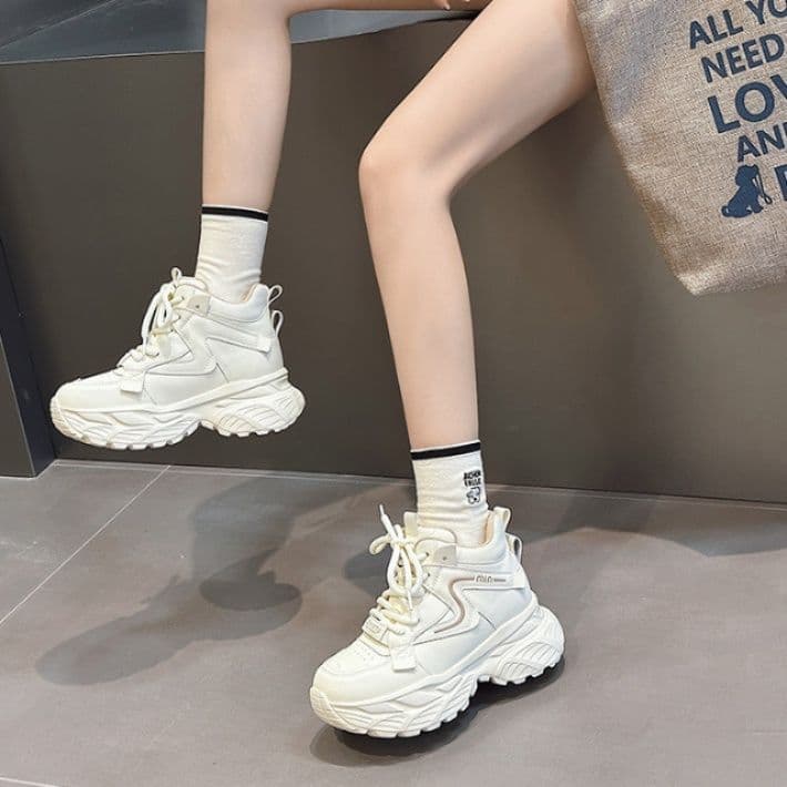 ハイカットスニーカー 厚底 身長アップ効果 安定感 履きやすい 脚長効果 スタイルアップ かわいい 伸長効果 シンプル ボリューム