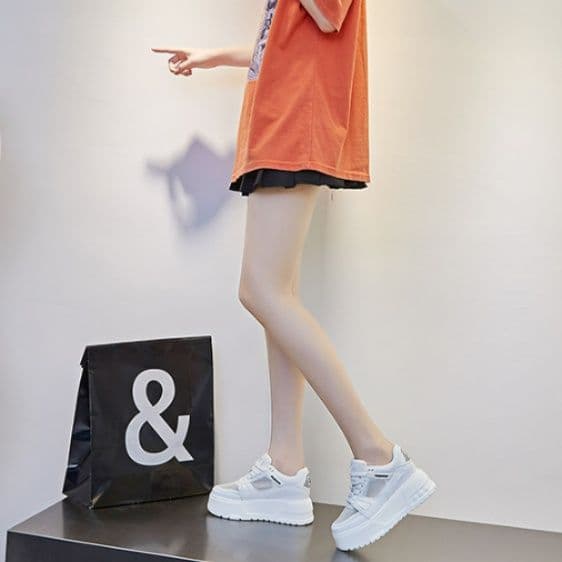 ハイカットスニーカー 厚底デザイン 伸長効果 疲れにくい クッション性 通勤 通学 日常使い デイリーユース 履きやすい 歩きやすい