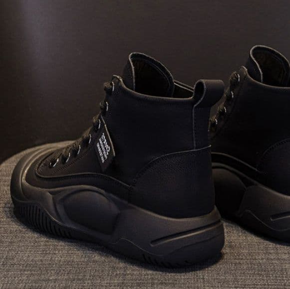 ハイカットスニーカー 高級感 スエード ボリュームソール クッション性 衝撃吸収 安定感 カジュアル おしゃれ スタイリッシュ きれい