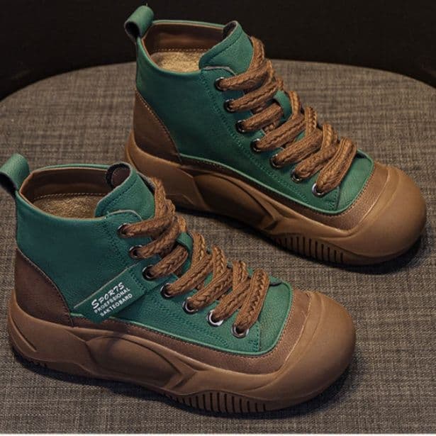 ハイカットスニーカー 高級感 スエード ボリュームソール クッション性 衝撃吸収 安定感 カジュアル おしゃれ スタイリッシュ きれい