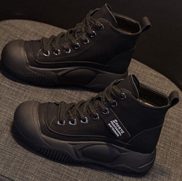 ハイカットスニーカー 高級感 スエード ボリュームソール クッション性 衝撃吸収 安定感 カジュアル おしゃれ スタイリッシュ きれい